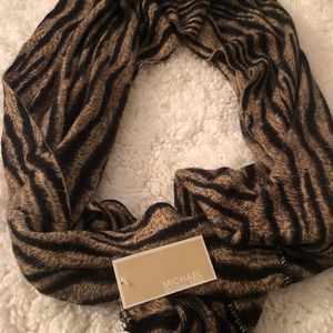 Michael Kors Large infinity scarf